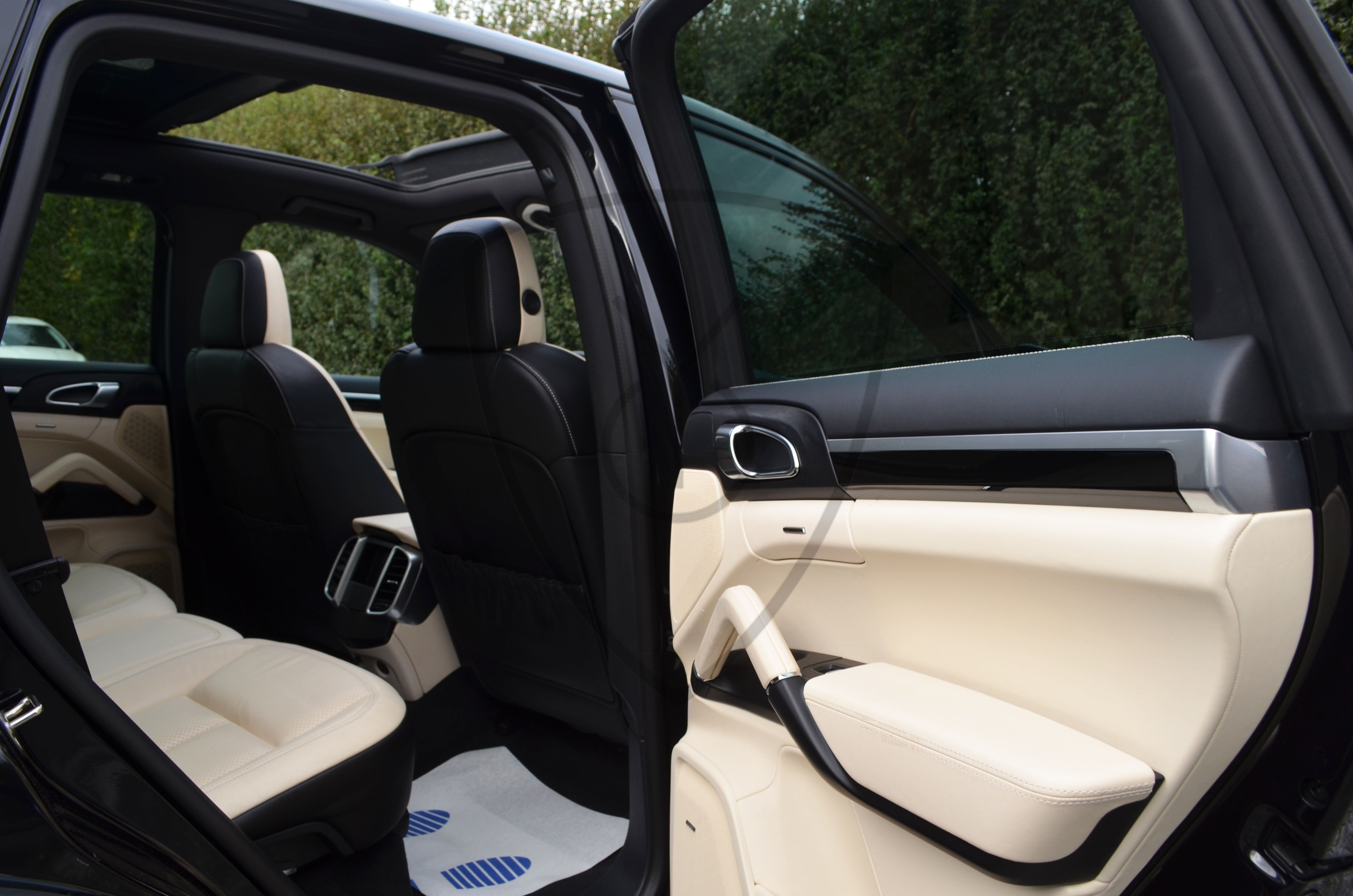PORSCHE CAYENNE — image 8